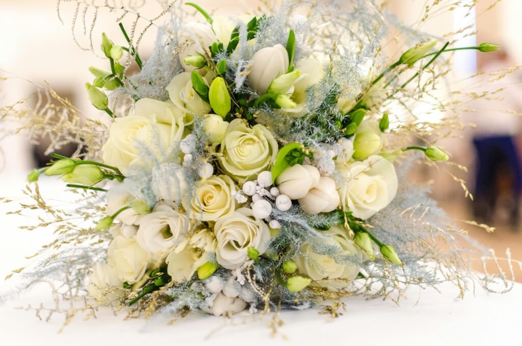 12 cuidados com buquê de rosas para manter fresco por mais tempo 3 Lorena Floricultura Araxá MG - Buque de rosa, Cestas de Café da manhã pexels goumbik 306066